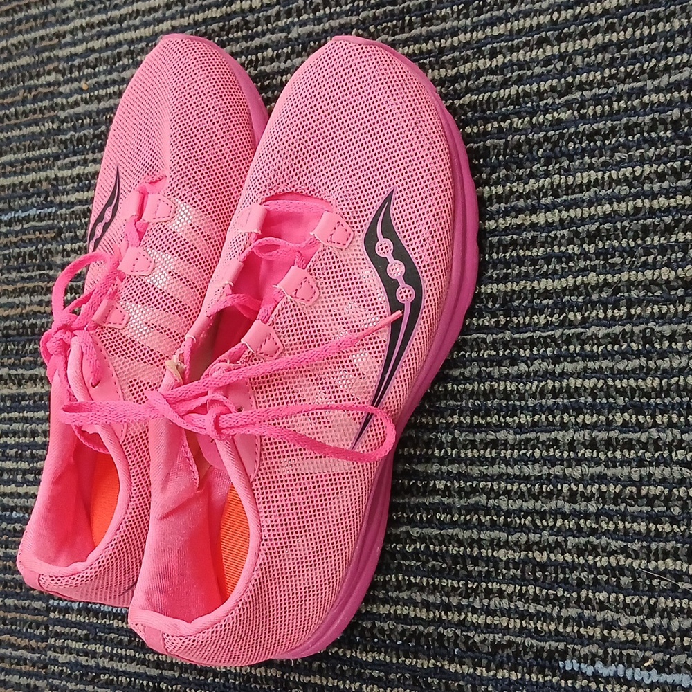 Saucony Women's Vibrant Pink Athletic Shoes Size 7 New - Picture 2 of 6